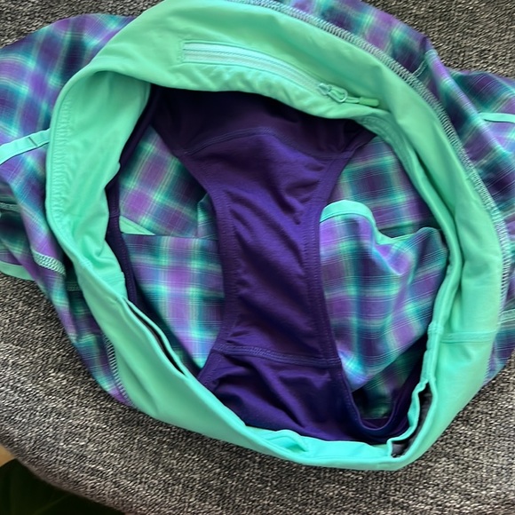 SOLD-Lululemon shorts size 6 - Picture 2 of 5